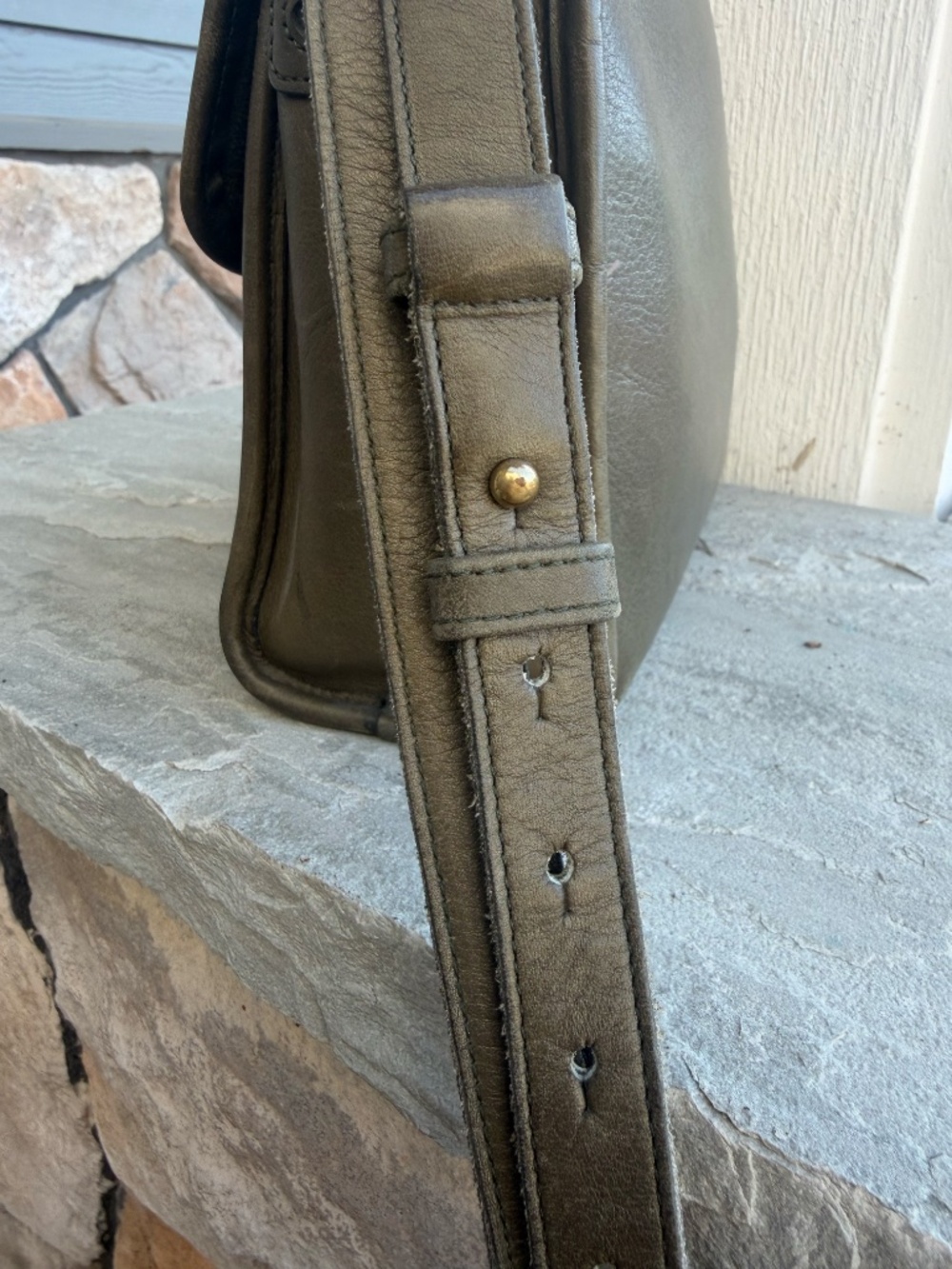 Share Vintage Coach USA Putty Olive Leather Crossbody Bag 1970s 80s - Picture 7 of 12